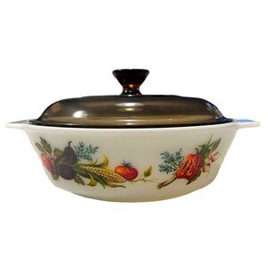 Pyrex Dish with Lid 1960s Milk glass casserole vintage
retro dining like new